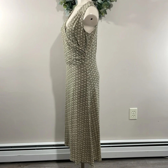 The Territory Ahead Sleeveless Floral Dress 4 - Picture 4 of 15